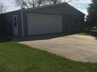414 W 7th Ave, Milbank, SD 57252