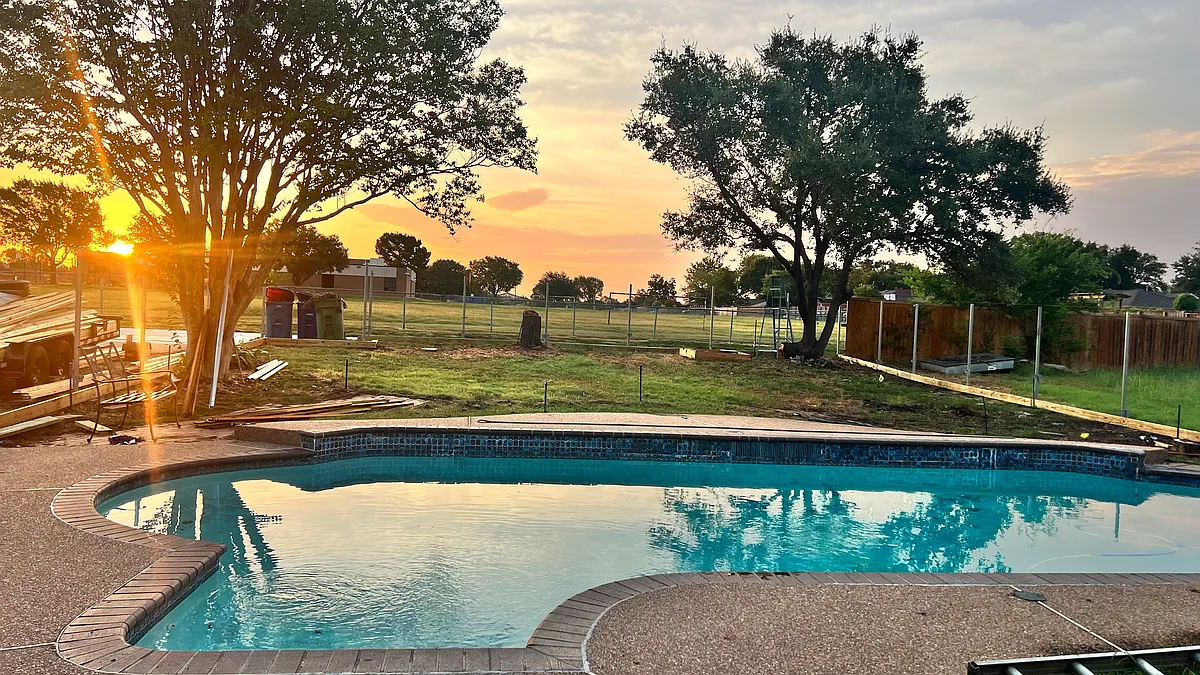 Building Photo - 2402 Meadow Creek Dr