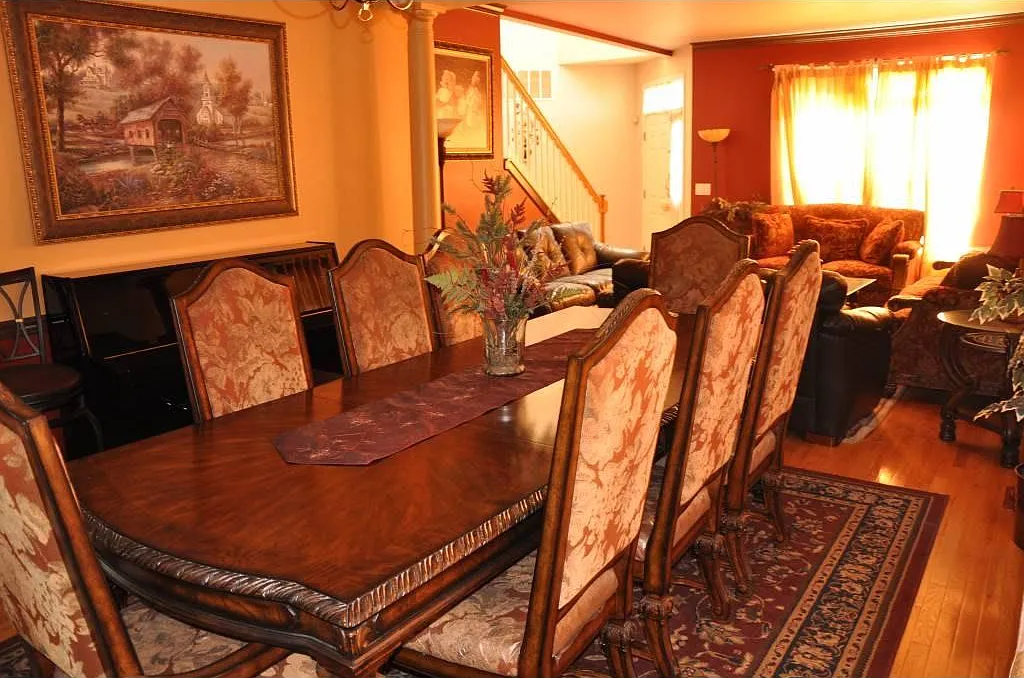 4 bed, 2.5 bath, 1662 sqft, $2,600 — Photo 2