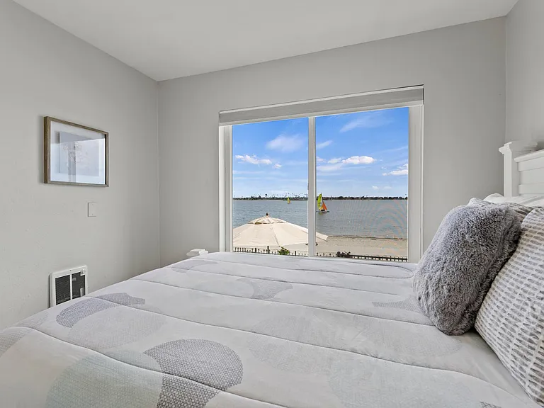 3810 Riviera Dr #1 — Photo 7