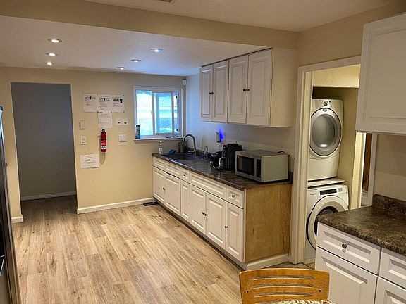 4th image of 1260 Glacier Dr