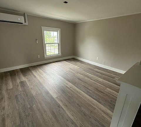 2nd image of 118 S Main St #3