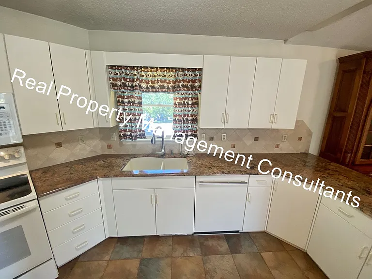 2428 Little Blue Ct — Photo 10