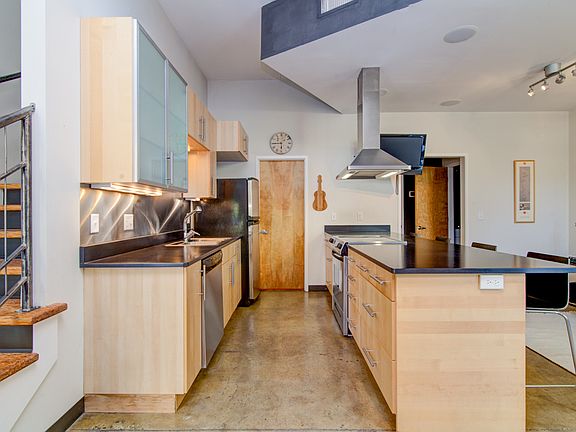 3rd image of 1616 Linden Ave
