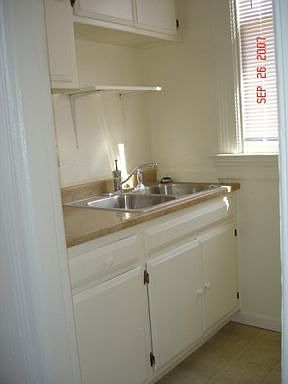 3rd image of 814 Sacramento St