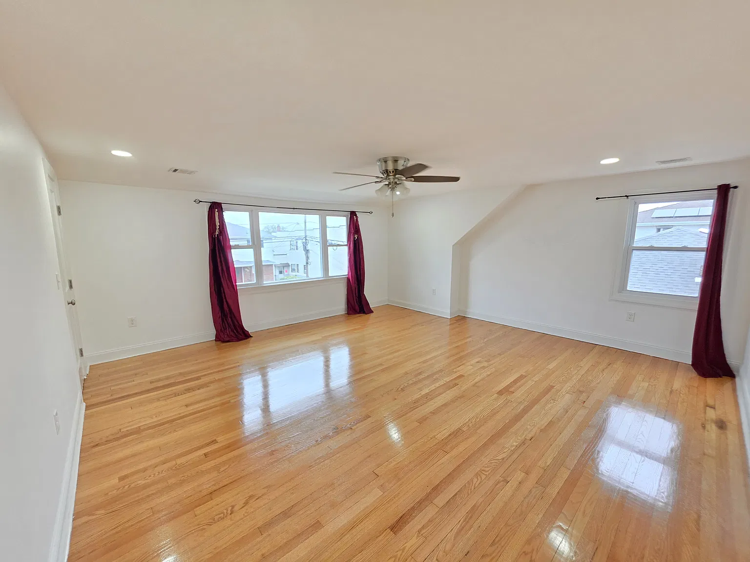 3 bed, 1750 sqft, $2,500 — Photo 2