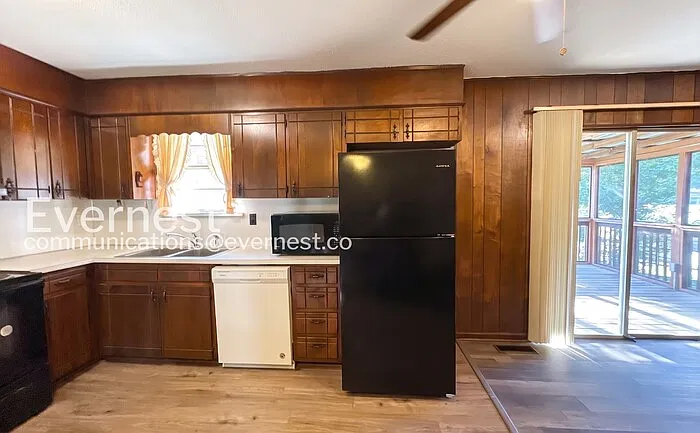 2 bed, 1.0 bath, 970 sqft, $1,095 — Photo 4