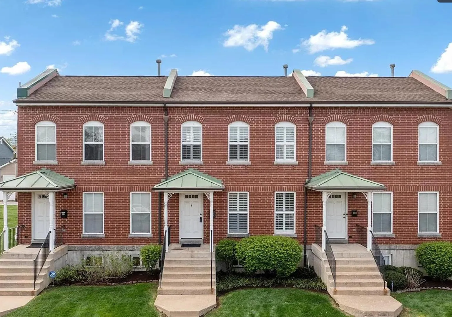 Lovely 2 Bedroom / 2 Bath for Rent — Photo 1