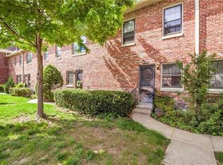 8371 Somerset Dr, Prairie Village, KS 66207