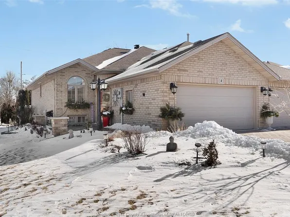 2 Queens Hill Cres, Leamington, ON N8H 5M6