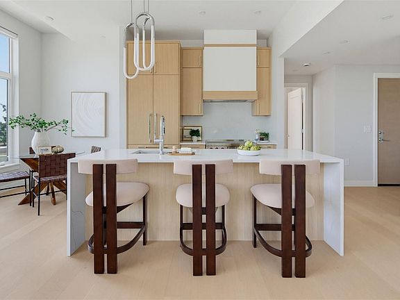 5th image of 5229 Cordova Bay Rd #Penthouse 404