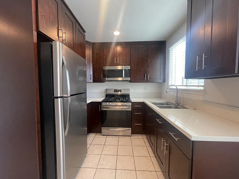 945 Thomas Ave — Photo 18