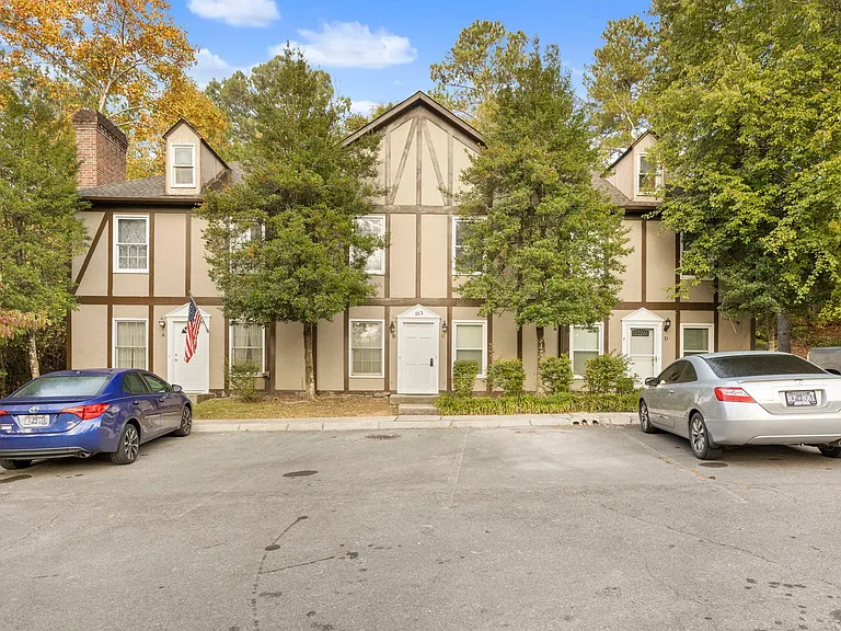 113 Arcadia Ln #B — Photo 1