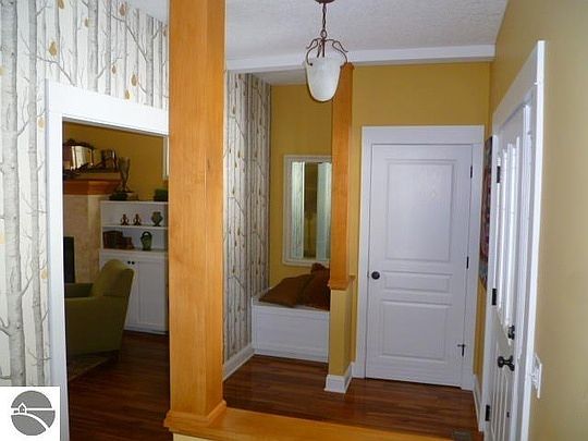 5th image of 438 N Elmwood Ave