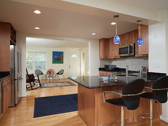 4th image of 11113 Valley View Ave
