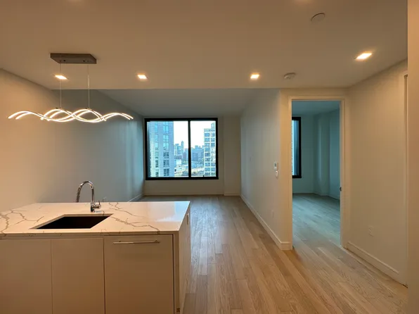 45-30 Pearson St, Long Island City, NY