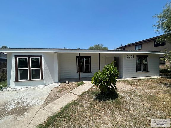 3rd image of 1209 Greenway St