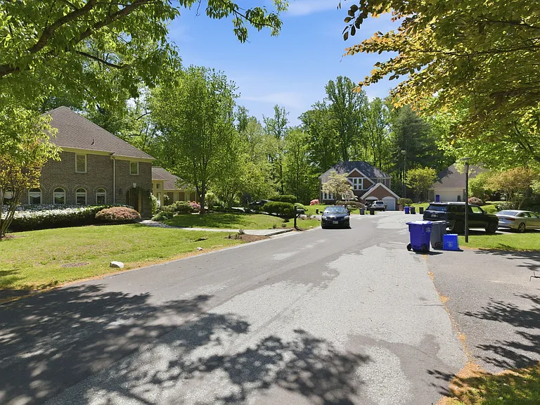 7005 Endicott Ct — Photo 41