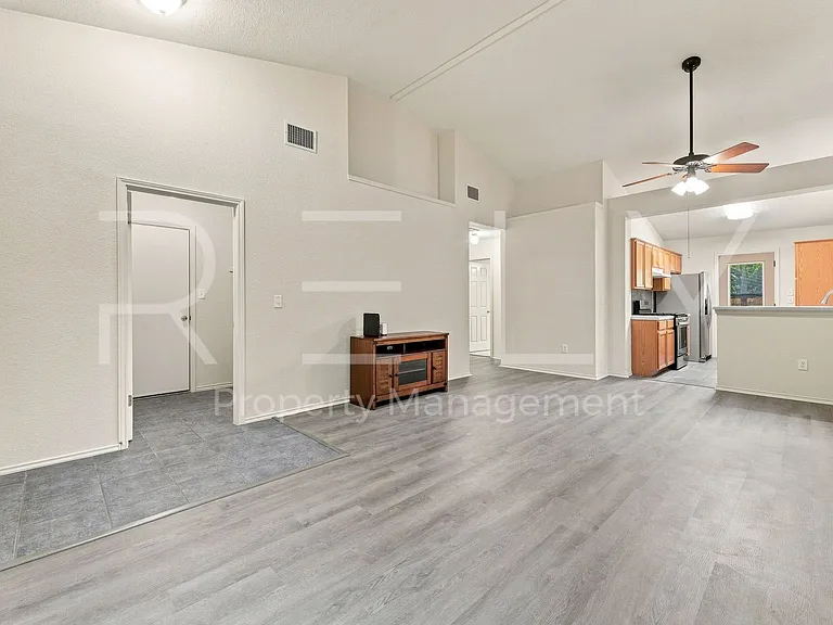 103 Prairie Springs Loop — Photo 9