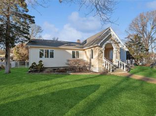 240 Stratmors Rd, East Marion, NY 11939