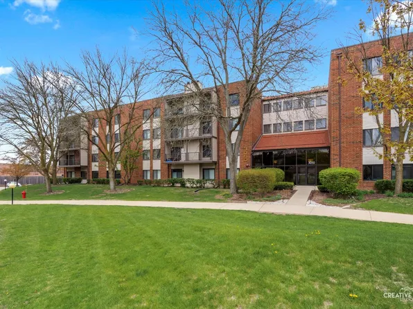 3050 Pheasant Creek Dr APT 304, Northbrook, IL 60062