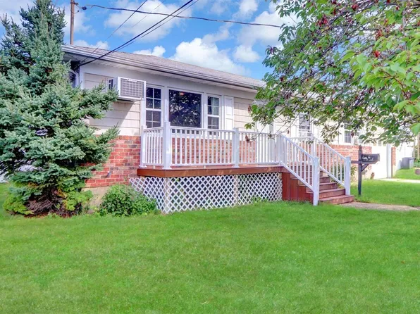 1028 Herzel Boulevard, West Babylon, NY 11704