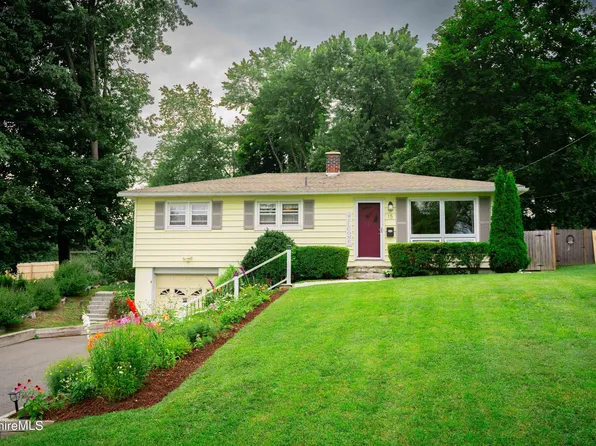 15 Williamsburg Ter, Pittsfield, MA 01201