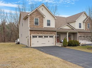 13 Secretariat Ln, Saratoga Springs, NY 12866