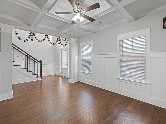 5th image of 15 Hollyhock Ln