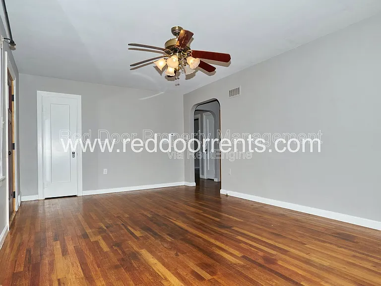 385 W Hawthorne St — Photo 13