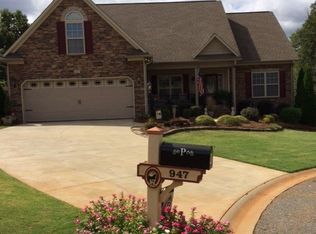 947 Thunder Gulch Dr, Boiling Springs, SC 29316