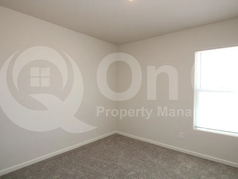 3750 N San Carlos Dr — Photo 10