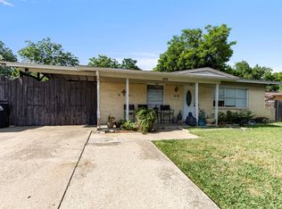 2211 Cloverdale St, Arlington, TX 76010