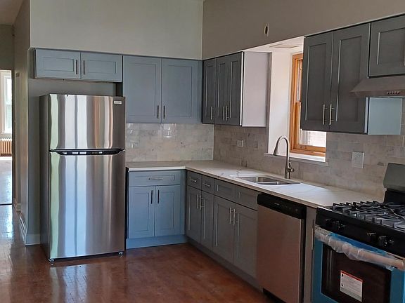 2nd image of 945 Elgin Ave #2