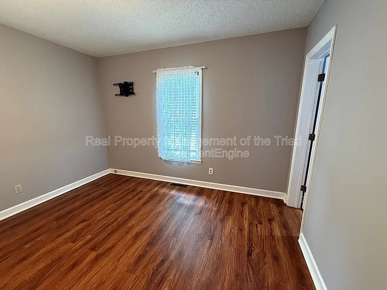 905 Old Winston Rd — Photo 8