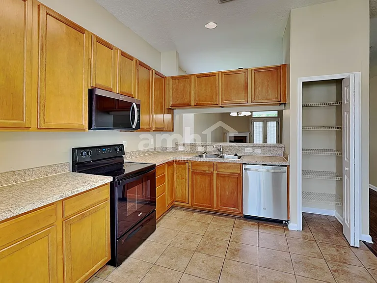 10902 Campus Heights Ln — Photo 3