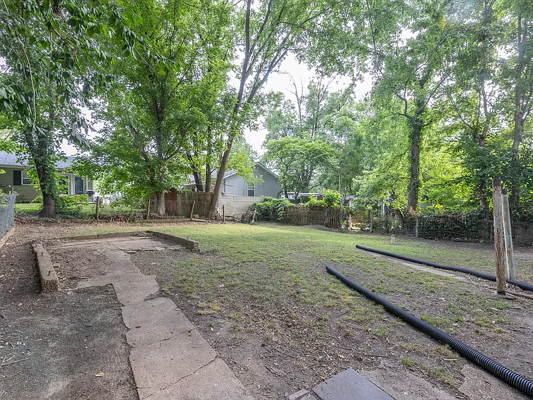 204 Walnut St — Photo 7