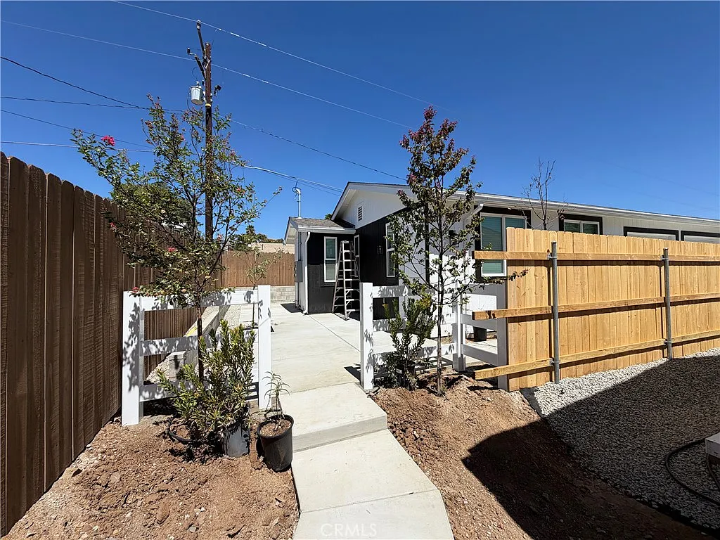 3 bed, 1600 sqft, $3,300 — Photo 3