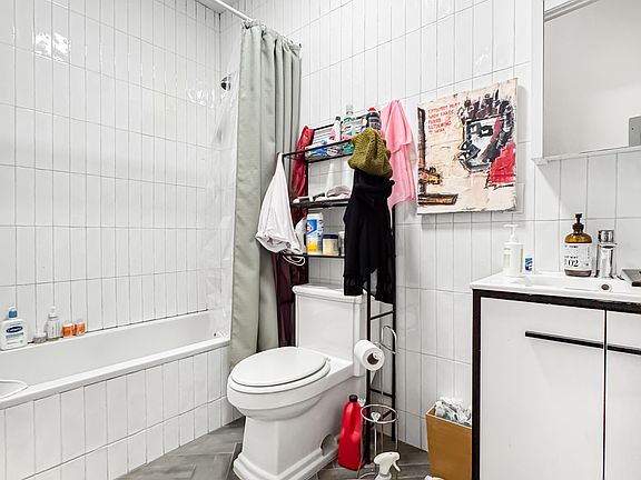 5th image of 481 Evergreen Ave #1B