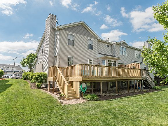 Check out the size of this deck compared to the neighbors!
