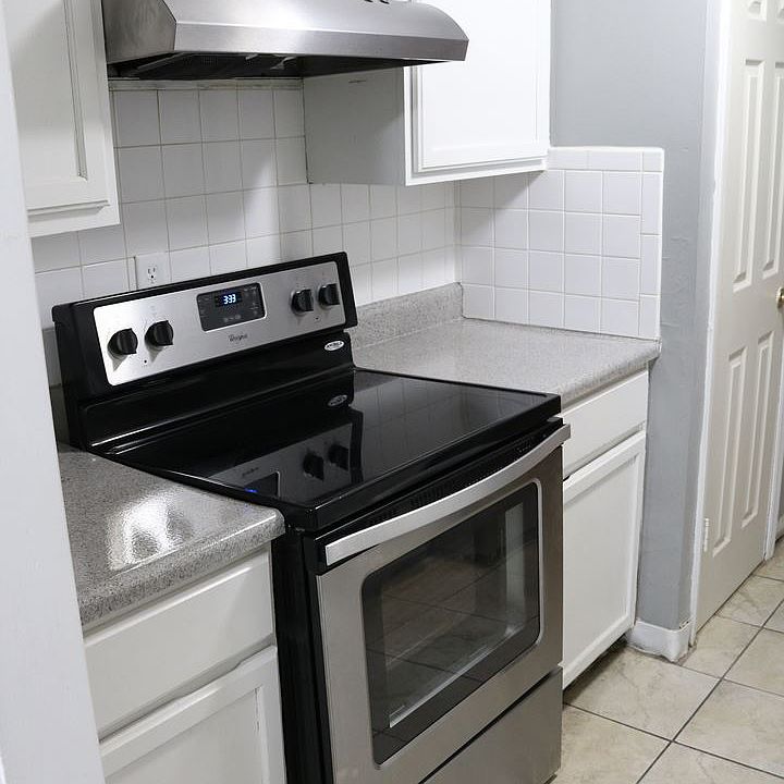 1st image of 4034 Clark Ave APT 6