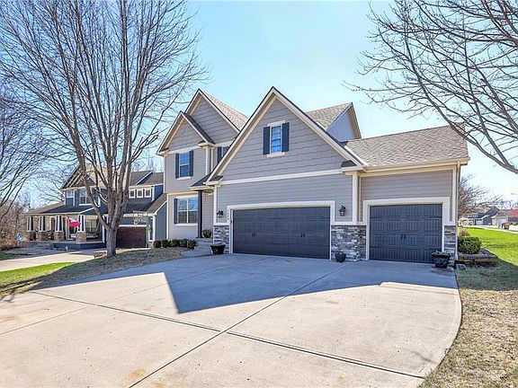 3rd image of 1305 Ashdown Cir