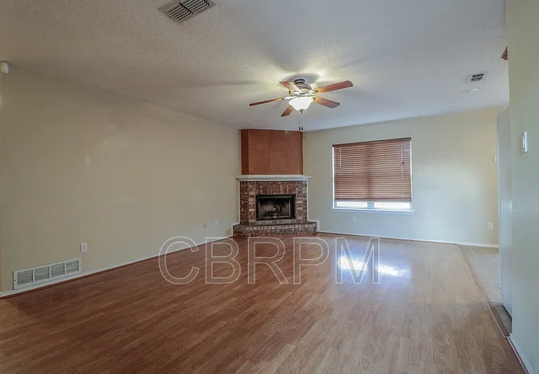 801 Ironton Dr — Photo 2