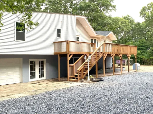 9 Mohawk Place, Selden, NY 11784