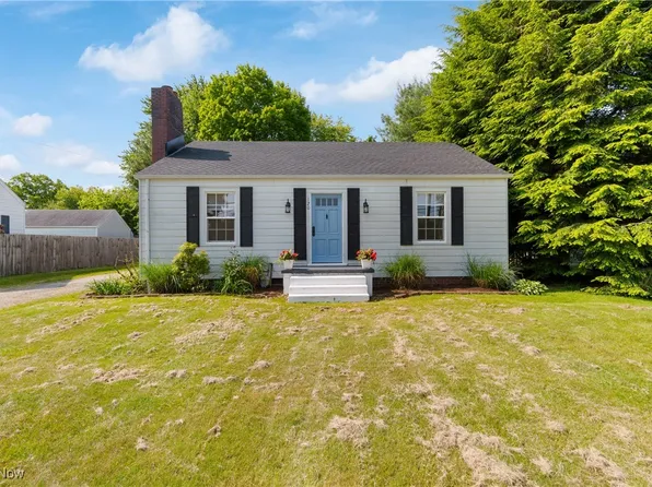 120 Woodland St SW, Hartville, OH 44632