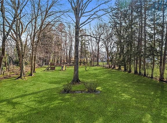 2nd image of 3 Woodland Dr