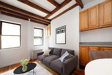 Rented by R New York