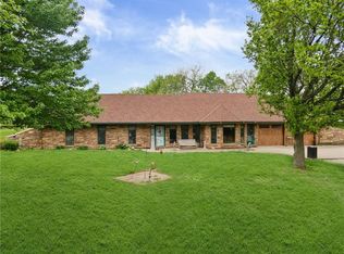 4021 Country Squire Rd, Oak Grove, MO 64075