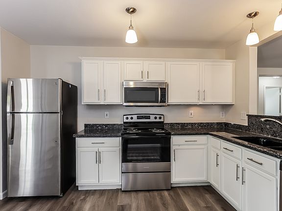 2nd image of 3021 W White Feather Ln