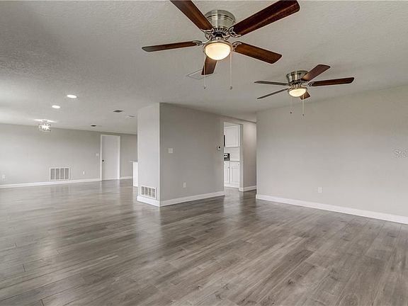 3rd image of 3723 Sablewood Dr